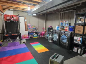 Spacious quad level 3 Bedroom 3 Bath, Wi-Fi, Key-less. Great for EAA - Image 3