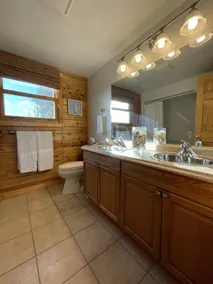 Water Front Log Cottage With Access To Outdoor Community Pool - Image 2