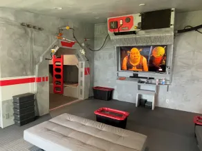 Waterfront home with Star Wars themed bunk room on all sports lake. - Image 4
