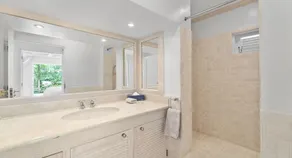 Um luxo de 4 quartos Sandy Lane Villa com muita privacidade e perto da praia - Image 4