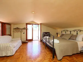 Alleinstehendes Ferienhaus mit  W-LAN, Klimaanlage, Whirlpool, privatem Pool, TV, Innenhof - Image 5