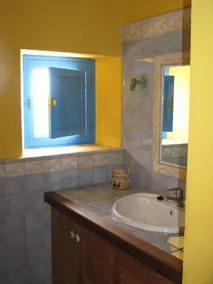 BEAUTIFUL 10/6 PERSON PROPERTY WITH LARGE SWIMMING POOL.   DIRECT ACCESS TO THE SEA. - Image 3