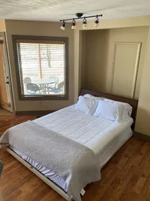 Completely updated Crystal Mountain Condo Great Location Dog Friendly! - Image 4