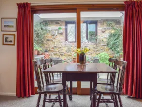 3 bedroom accommodation in Shorwell - Image 3