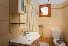 Spacious Villa for 6 with Private Pool & Large Garden, 400m from the beach - Image 3