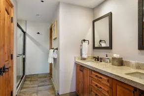 Stunning 3BR Penthouse Ski-In/Ski-Out Gem.  Convenience and luxury combined! - Image 5