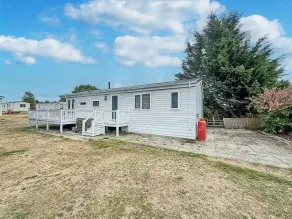 Stunning 4 Berth Lodge With Decking At Breydon Water In Norfolk Ref 10094B - Image 5