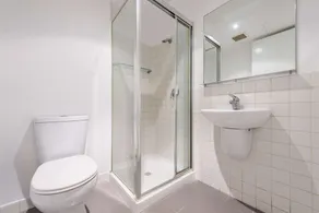 Cosy 2 Bedroom Unit Near NGV and Flinders Station - Image 3