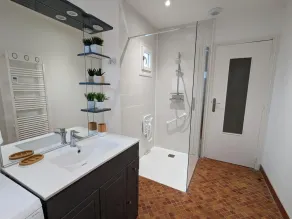 Single-story house with wifi and pets allowed, private garden and terrace - Image 3