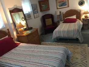Chappy Summer Cabin! - Image 3