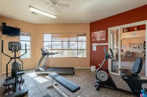 Perfect for long-term stay, heated Pool, Spa, Gym  - Image 2