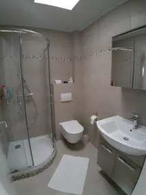 completamente rinnovato di recente con attrezzature moderne e luminose. Vicino alla spiaggia! - Image 4