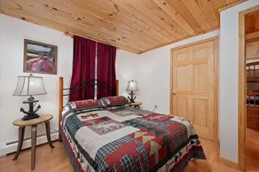 Steamboat Lodge, Old Forge lake front location, close to Water Safari - Image 3
