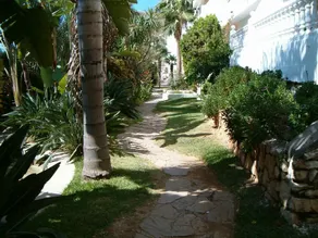 DURMA A 100 METROS DA PRAIA - Image 4