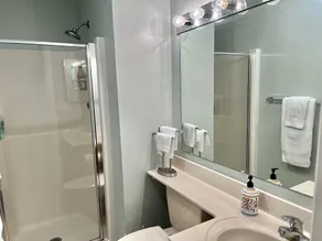 Charming Sea Colony Condo! Walk to Beach, Tennis, Pool, Town - Image 3