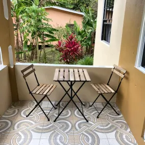 Hibiscus Cottage Cheerful Home - Image 5