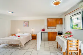 Apartment 'Premier Studio Downstairs 9' with Sea View, Wi-Fi and Air Conditioning - Image 4