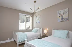 Newly remodeled modern condo. Pool/hot tubs. Walk to town over pedestrian bridge - Image 5