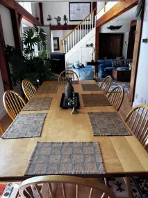 Shaker Bear Guest House- Sleeps 6: 1 King bed, 1 Queen & 2 twins, 2 Full bath's - Image 4
