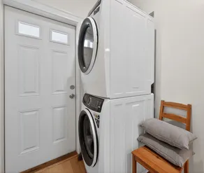 5BR Near Downtown Boston Backyard, Fire Pit, Grills & Easy Train Access\n - Image 2
