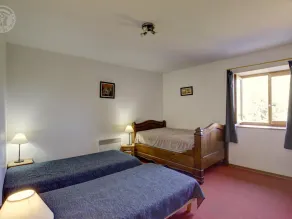 Spacious gîte with 2 bedrooms and parking near Pilat Park - Image 4