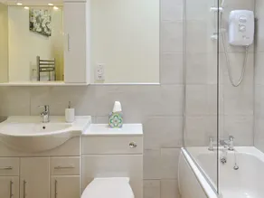 3 bedroom accommodation in Spring Gardens, Frome - Image 3