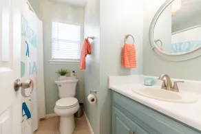 King Bed & RECLINER! Sleeps 8, Close to Moody AFB/Freedom Park & Pet Friendly! - Image 4