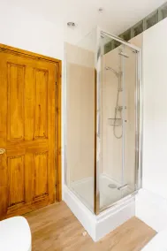 Charming 3BR Victorian Cottage in the historic town of Colnbrook, Berkshire - Image 5
