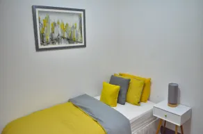Amazing 5 Bedroom Home Away From Home - Image 2