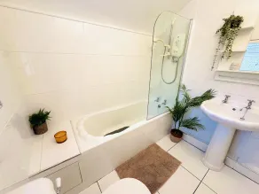 Maison-Moderne-Salle de bain privée-Vue sur Mer de côté-Sandlings - Image 3