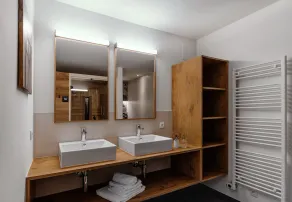 Stylish 115m² apartment with sauna & balcony - Image 3