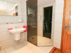 BAY HORSE COTTAGE, family friendly, with open fire in Skipton - Image 4