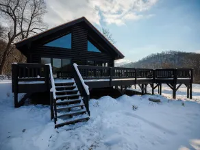 Driftless Escape – Secluded Luxury Lodge on Stream with Hot Tub - Image 5
