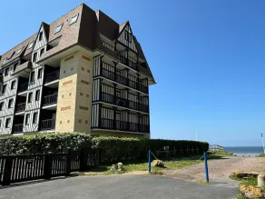 Seafront studio with balcony and stunning view, direct beach access - Image 4