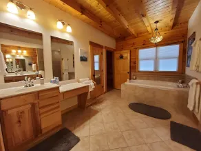 Peaceful getaway with stunning views in gated Community - EV Friendly - Image 2