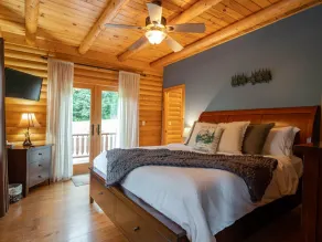 Rediker Retreat- Authentic Riverfront Luxury Log Home - Image 4