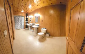 \tGorgeous 4BR Log Retreat on 40 Acres —Pond View – Mid-Michigan—sleeps 11+ - Image 5