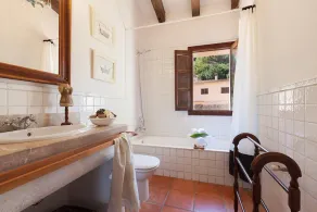 Elegant 4 bedroom villa in Mancor de la Vall - Image 2