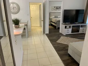 Literally: 15 steps to the Heated Pool/Ground Floor Condo/King Bed/Free Parking - Image 4