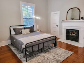 The Cottage on 5th - Image 4