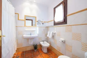 Private Villa für 20 Gäste · 9 Schlafzimmer · Pool und Panoramablick - Image 4