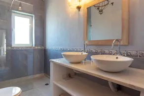 Villa Ocean Blue, utsikt över havet, promenad till stranden, 5 sovrum, luftkonditionering, grill och pool - Image 3