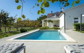 Beach front home in Fazana - Image 5