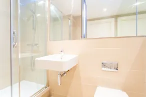 Amazing 2 Bedroom, 2 Bathroom Flat with balconies in Greenwich - Image 5