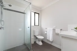 Clean Acacia Ridge 2BR | Good Location w/ Parking | 6AS2 - Image 3