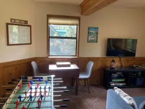 Cozy 3BR Dog-Friendly Cabin- Level 2 EV Chgr - Image 2