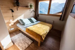 Chalet de Standing facing the mountains - Image 3