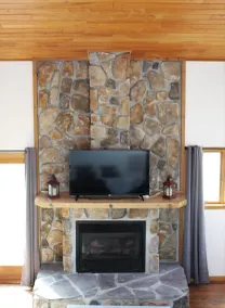 Large Lakeside Cabin - Image 2