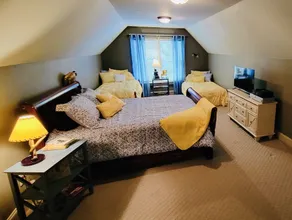 Luxury Lakefront Lodge in Gated Community - Image 5