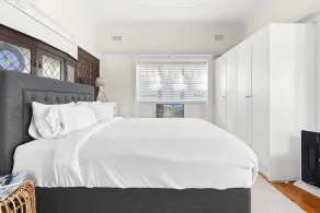 Fairlight 2-Bed Apartment Steps from the Beach - Image 5